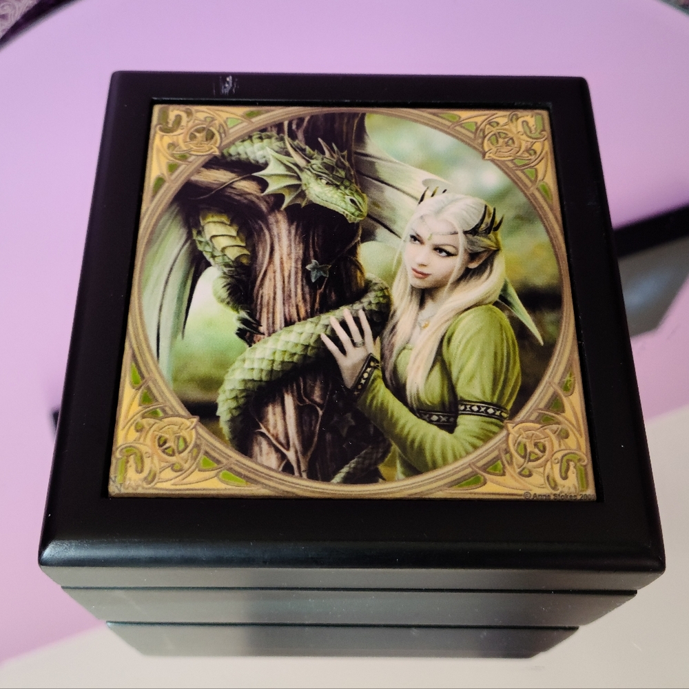 🧚‍♂️Anne Stokes Kindred Spirits Trinket Box🐉